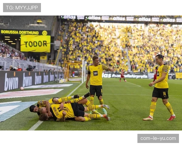 实时：多特蒙德半场0-2落后莱比锡，后防线连续失误导致局面被动